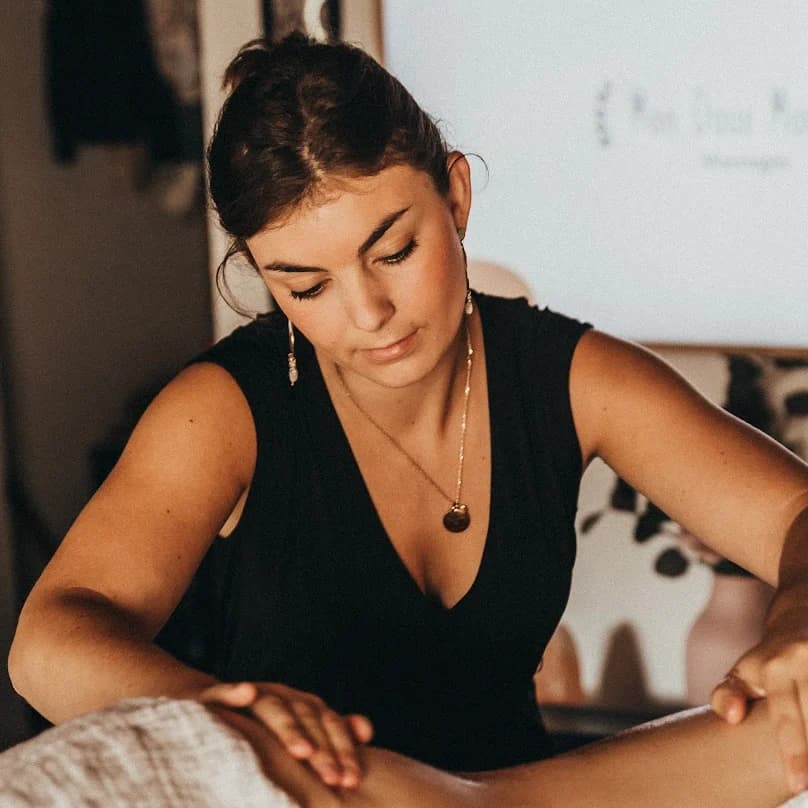 Marine, praticienne esthétique et bien-être